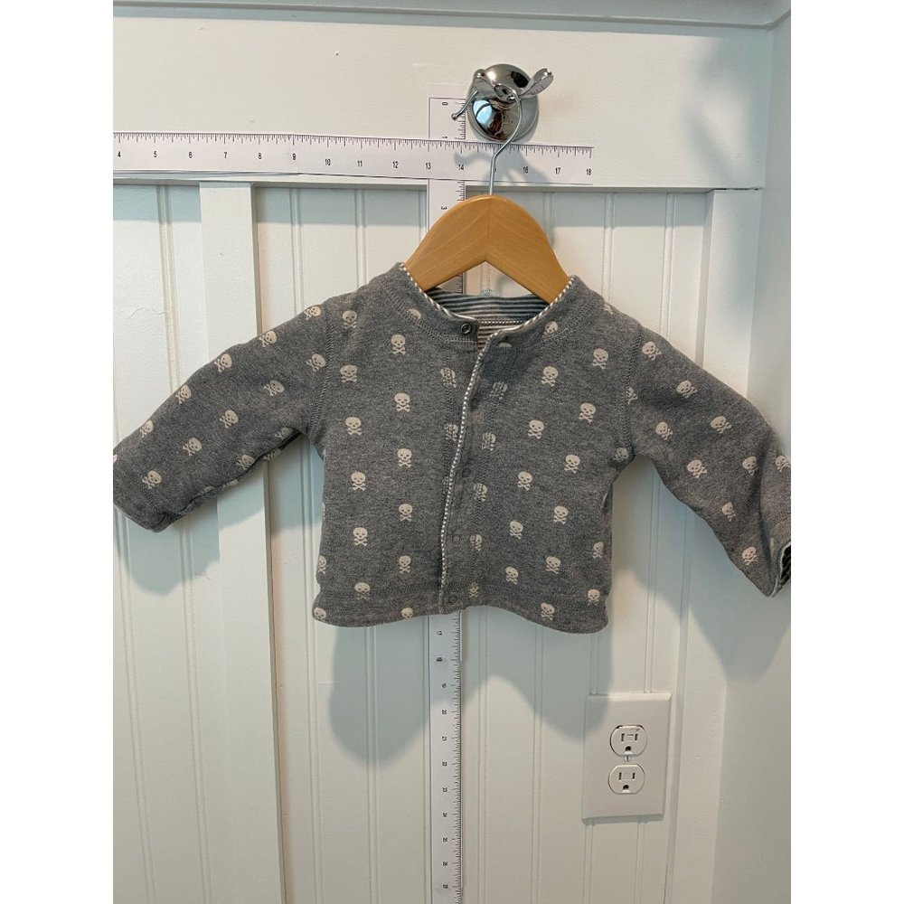 Baby jacket with skulls